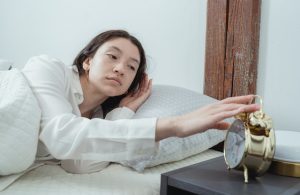 How to Wake Someone Up – 15 Effective Ways