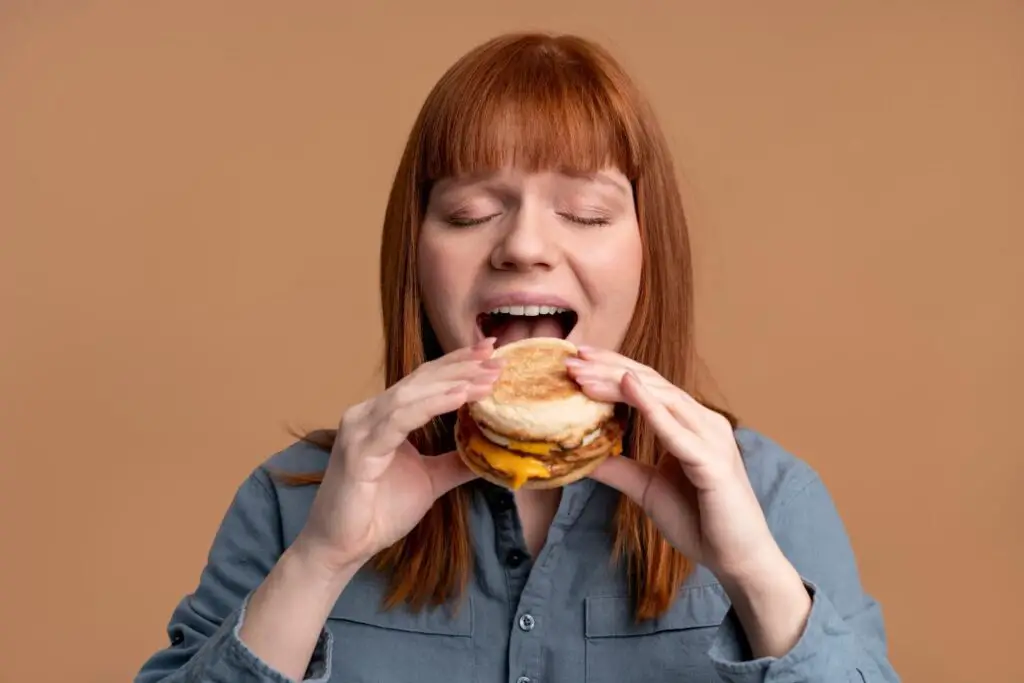 Children is eating junk food 