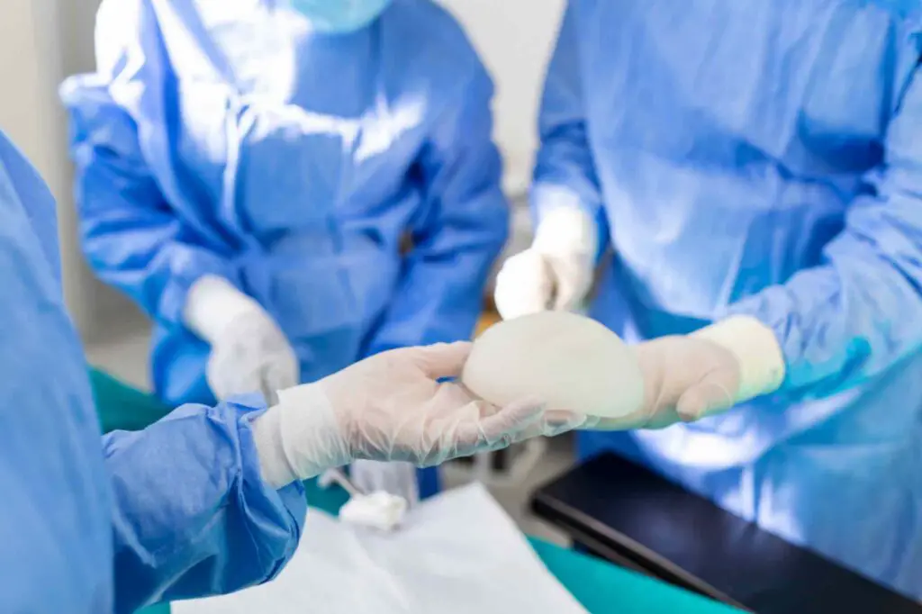 Doctor is implanting breast 