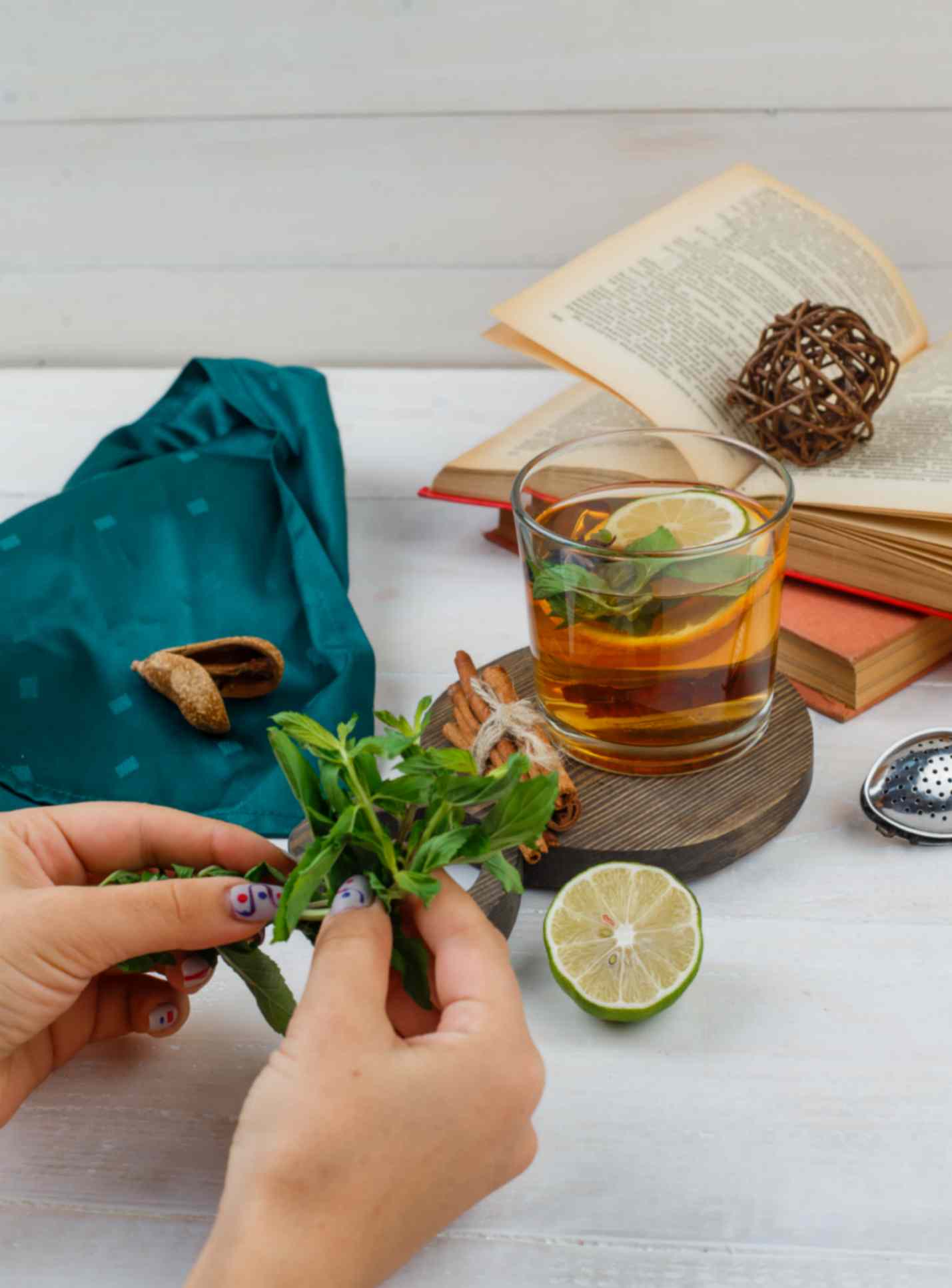 lemon mint & herbal tea improves digestion 