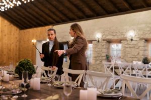 Employees managing the planning of the ceremony